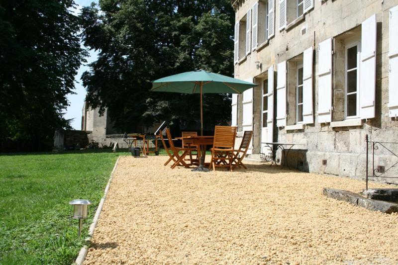 Chateau De Roberville Machemont Buitenkant foto